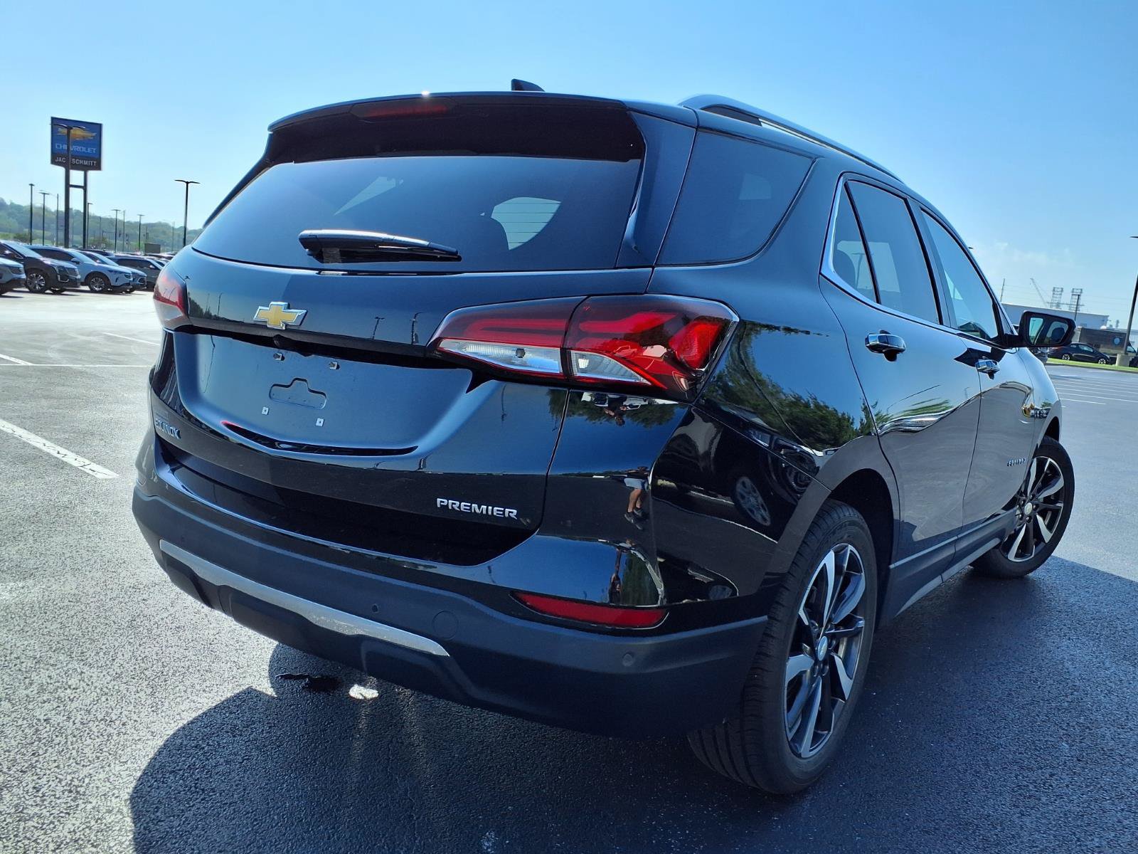 Used 2022 Chevrolet Equinox Premier FWD image 32