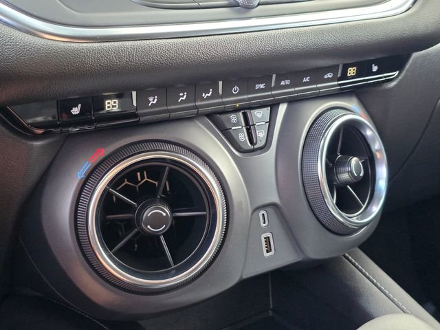 Used 2025 Chevrolet Blazer LT AWD/4WD image 31