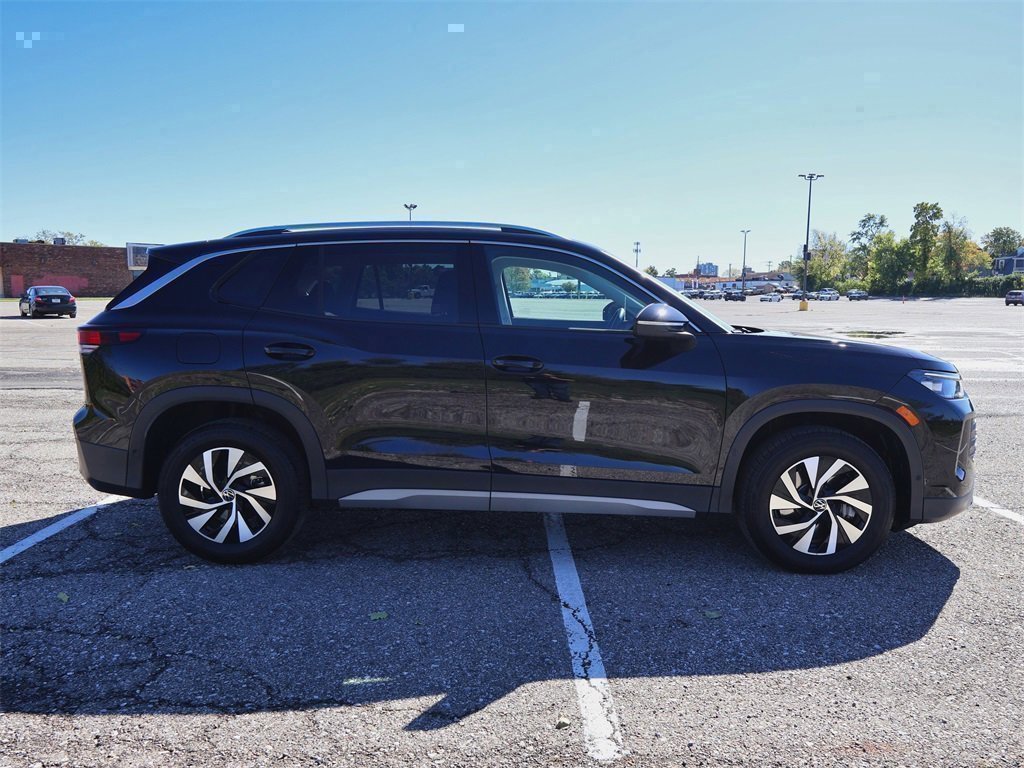 Certified 2025 Volkswagen Tiguan S image 6