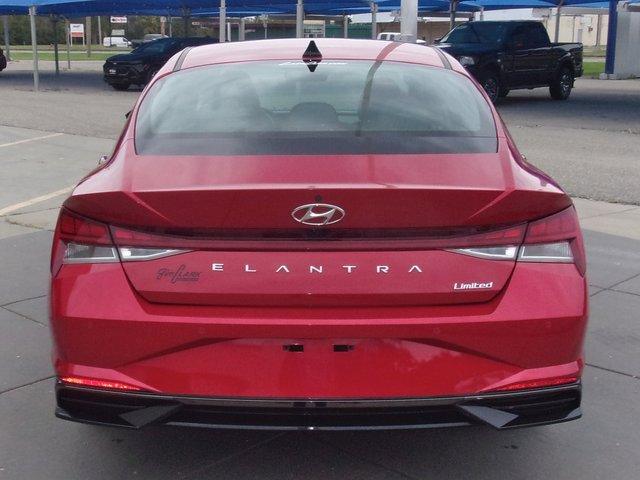 Used 2023 Hyundai Elantra Limited image 14
