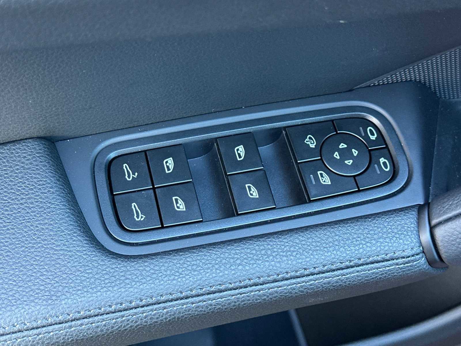 New 2026 Porsche Cayenne S image 13