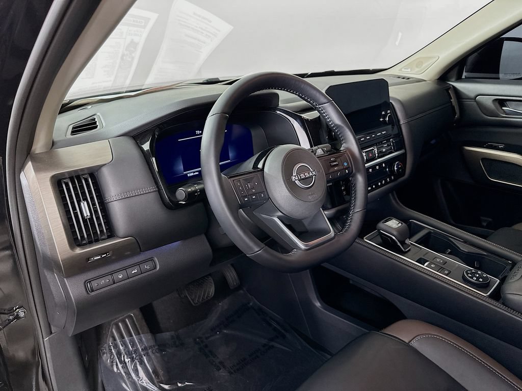 Certified 2025 Nissan Pathfinder Platinum AWD/4WD image 16