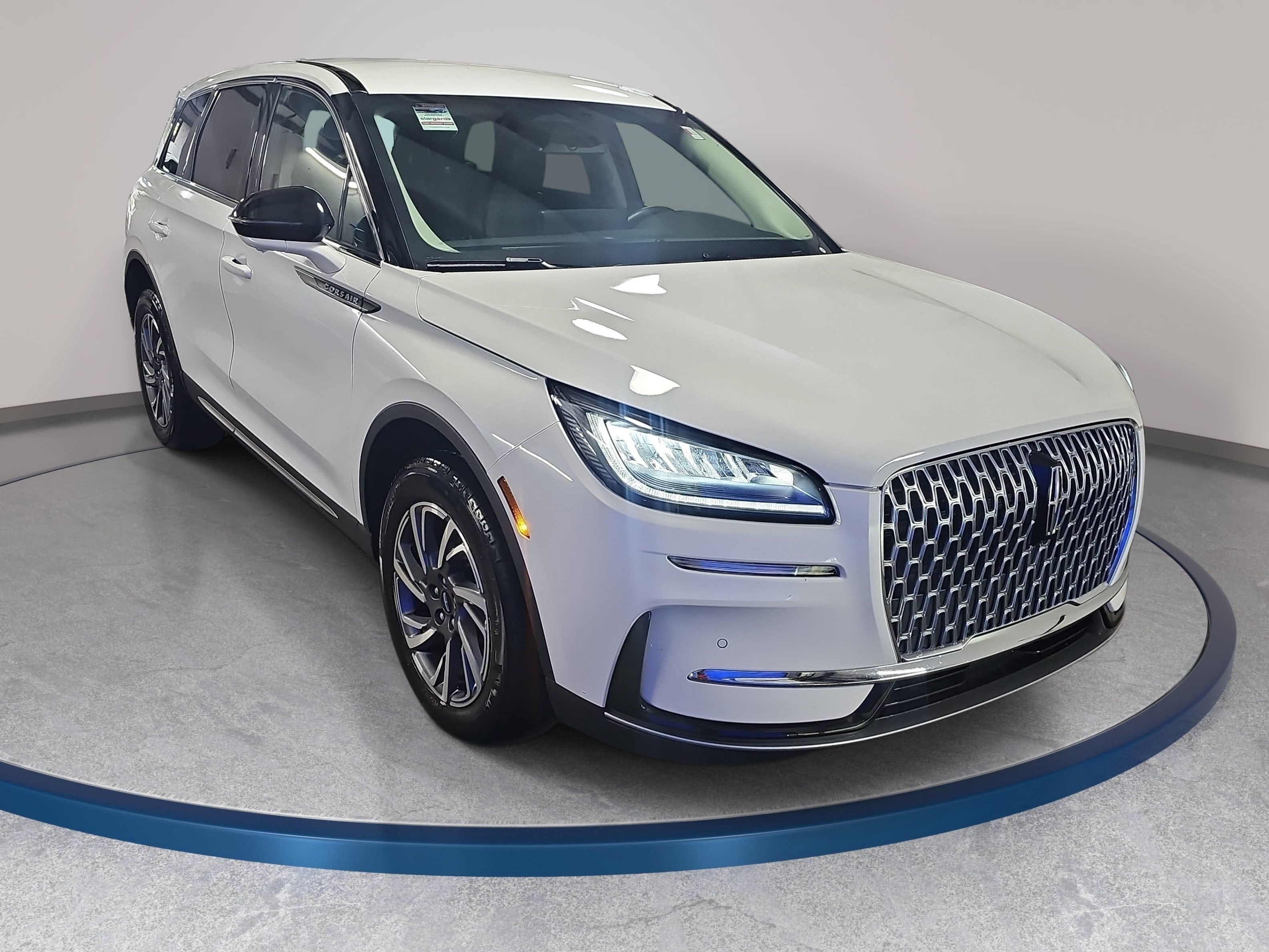 Used 2023 Lincoln Corsair FWD w/ Equipment Group 101A image 3