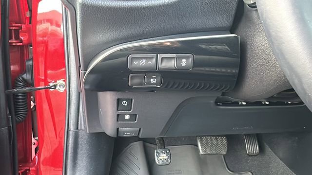 Used 2022 Toyota Prius Prime LE image 17
