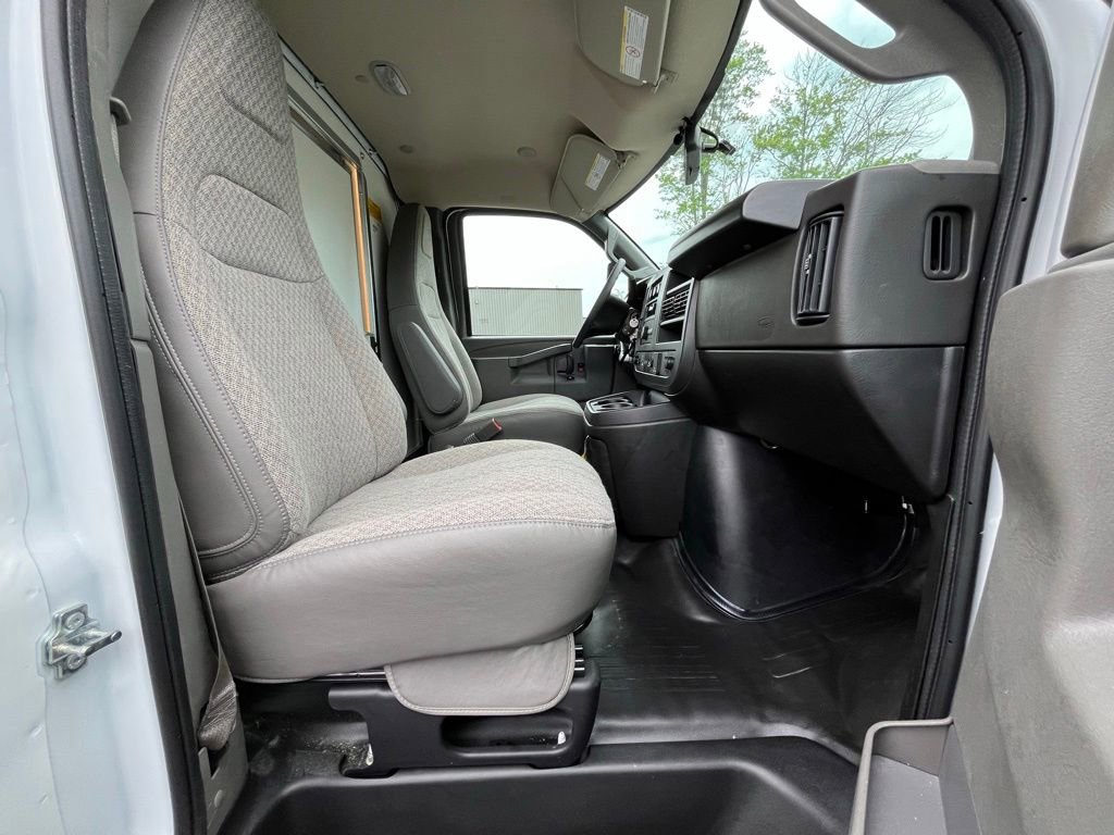 Used 2025 GMC Savana 3500 w/ Power Convenience Package RWD image 17