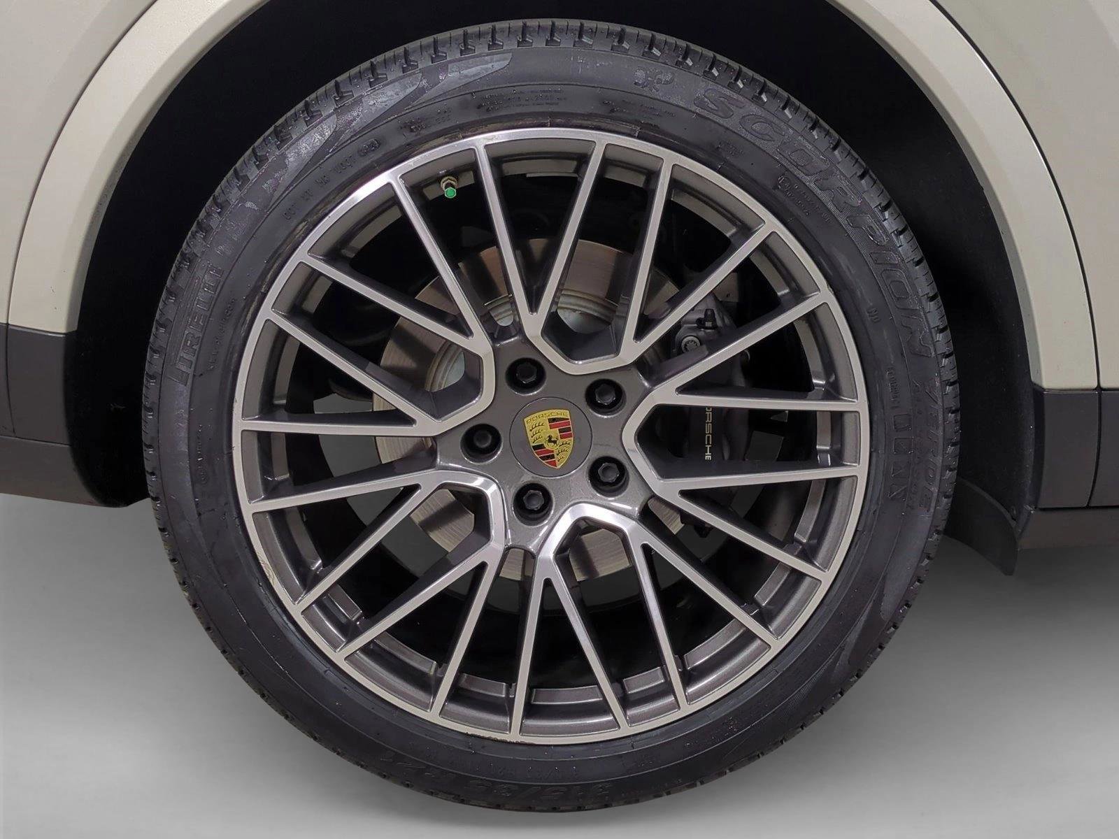 Certified 2022 Porsche Cayenne E-Hybrid Coupe AWD/4WD image 13
