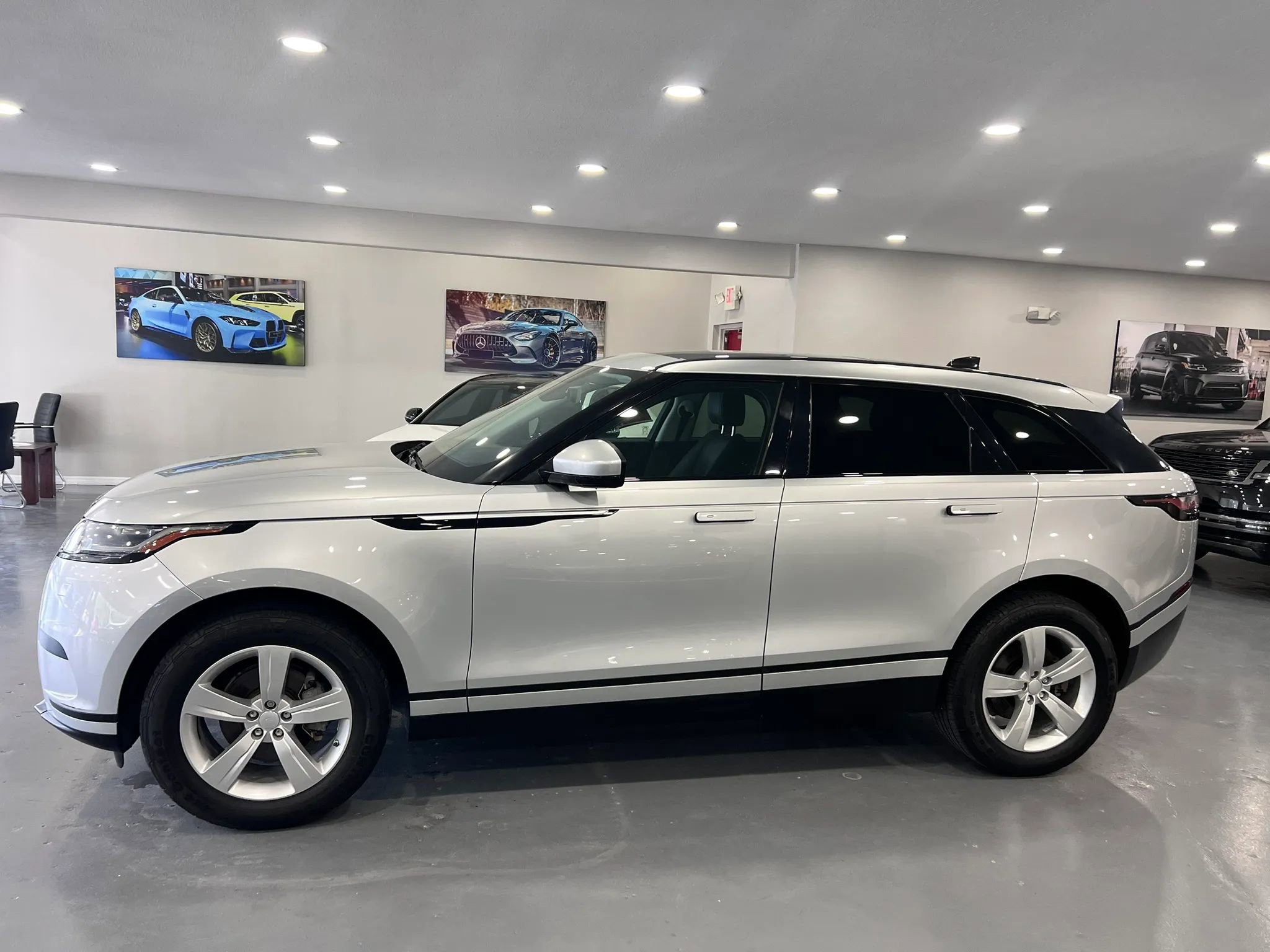 Used 2018 Land Rover Range Rover Velar S AWD/4WD image 4