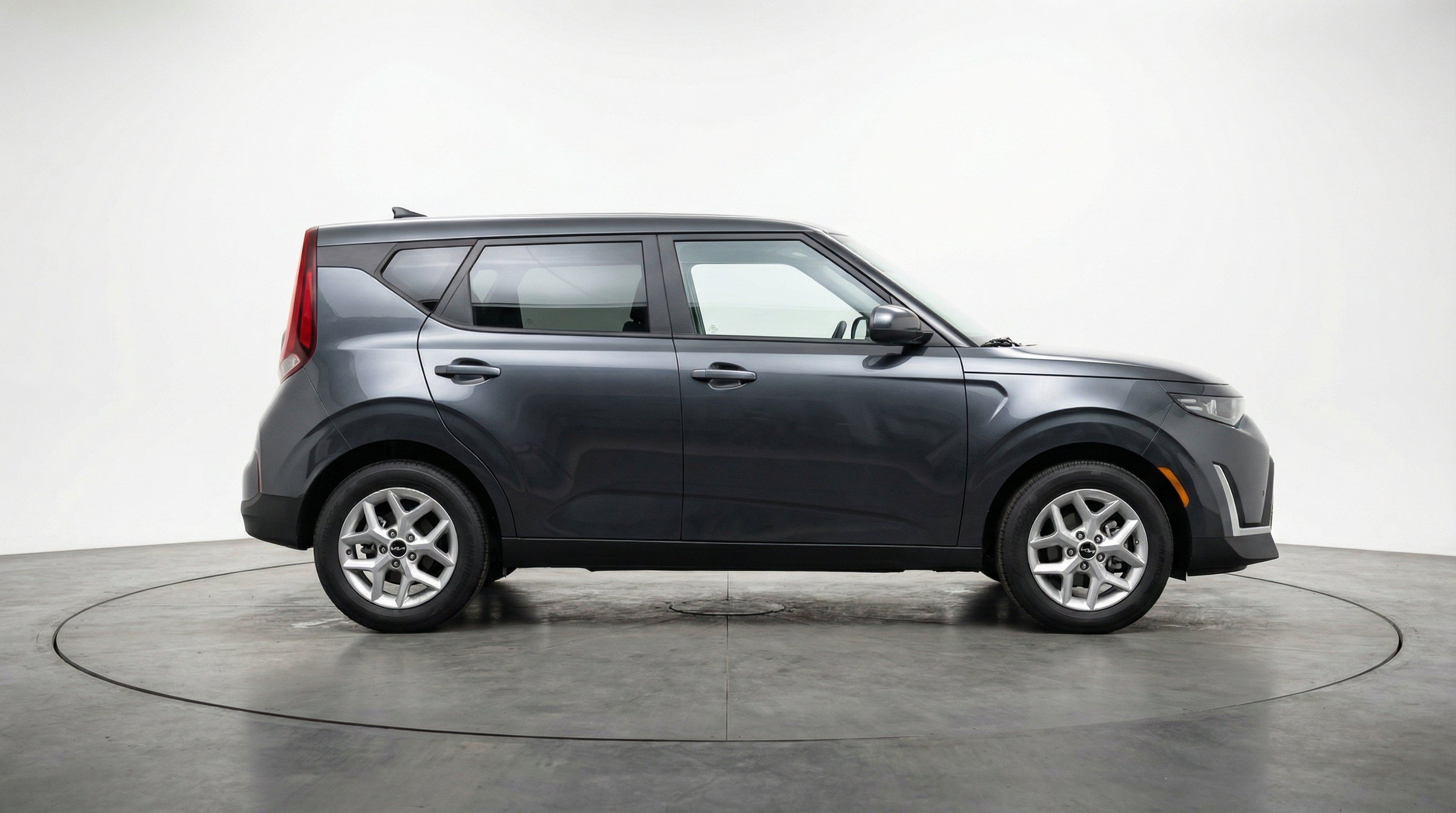 Used 2025 Kia Soul LX w/ LX Technology Package FWD image 11