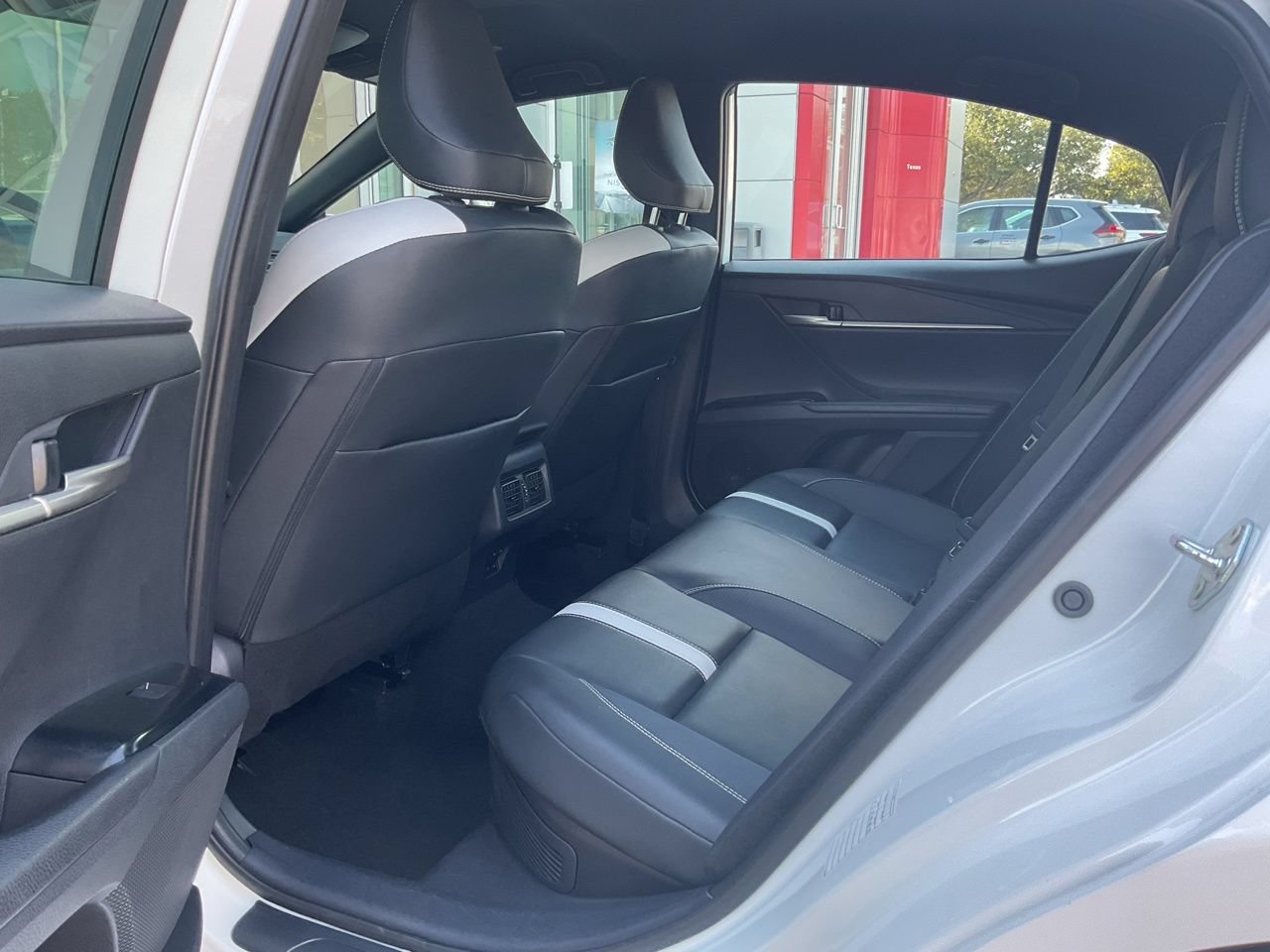 Used 2025 Toyota Camry SE FWD image 11