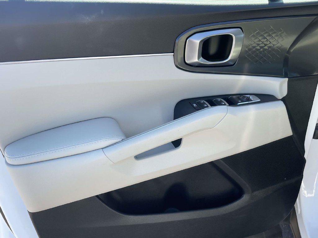 Used 2025 Kia Sorento S w/ Panoramic Sunroof Package FWD image 17
