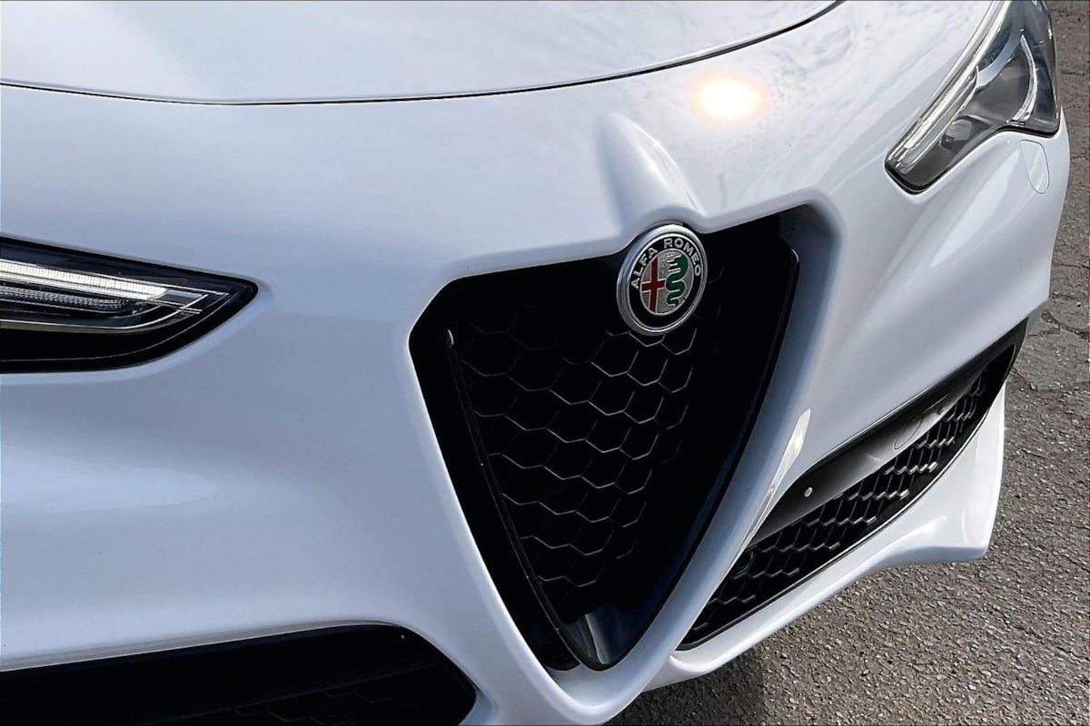 Used 2023 Alfa Romeo Stelvio Veloce AWD/4WD image 27