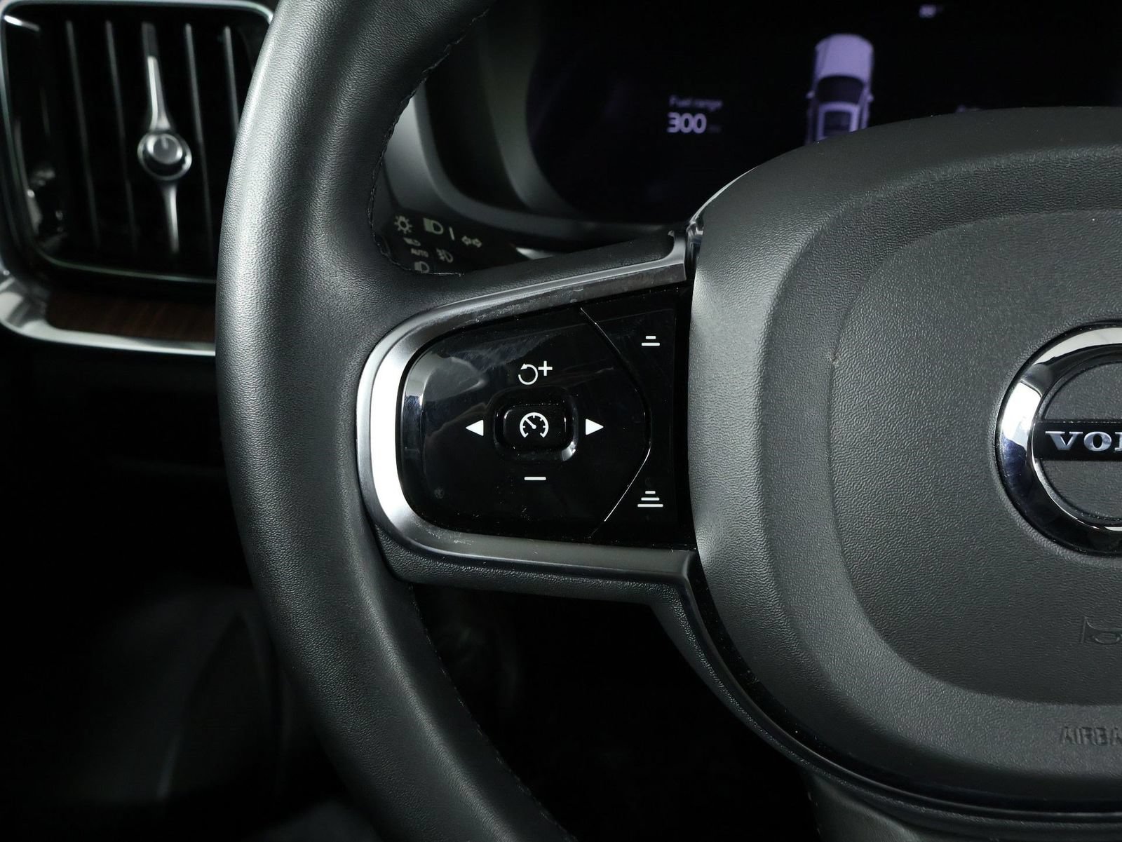 Certified 2024 Volvo S60 T8 Plus AWD/4WD image 10