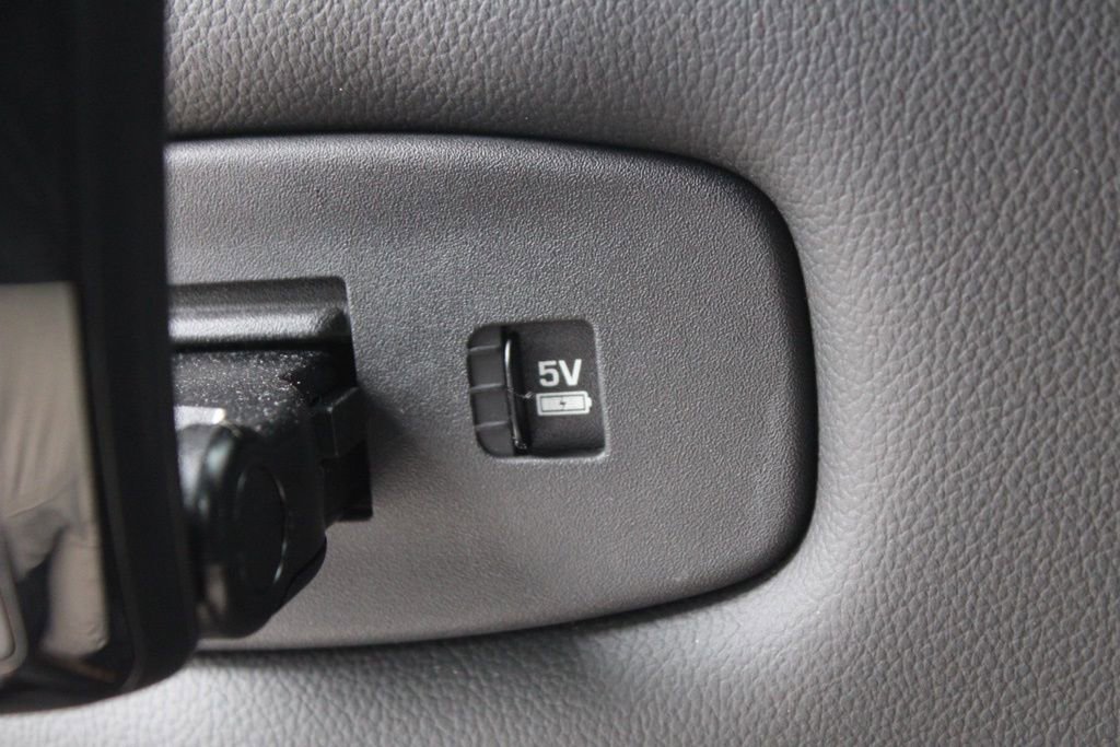 Certified 2025 Land Rover Discovery Dynamic SE image 32