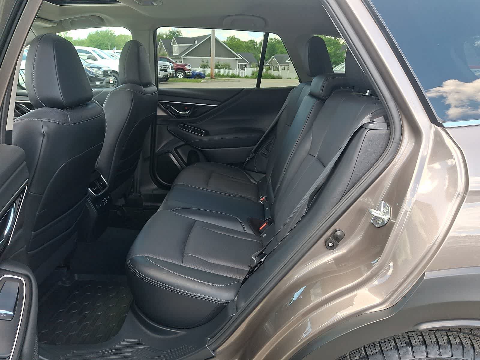 Used 2023 Subaru Outback Limited AWD/4WD image 11