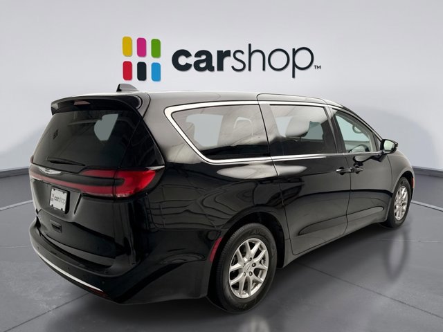 Used 2024 Chrysler Pacifica Touring-L image 5