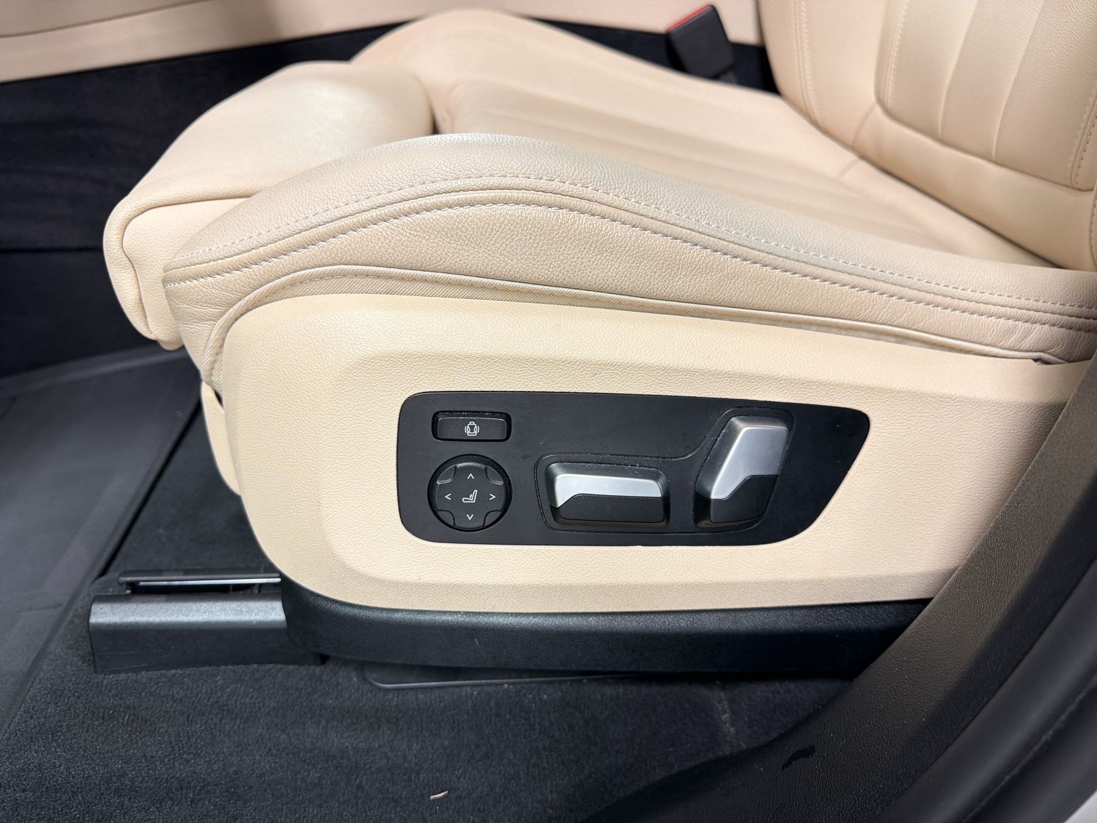 Certified 2022 BMW X5 sDrive40i w/ Premium Package RWD image 13