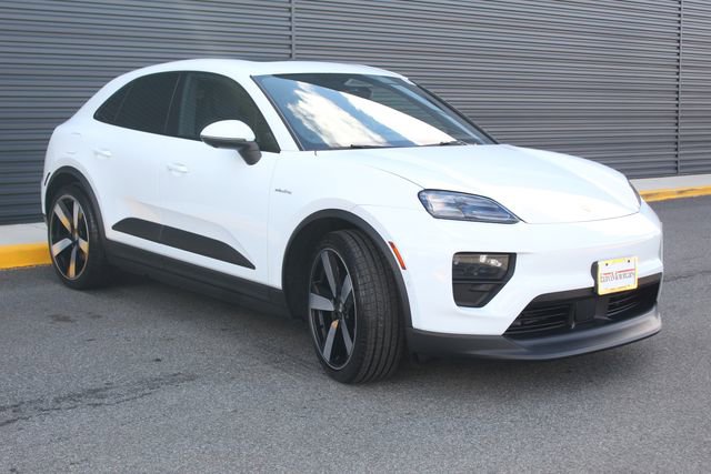 New 2026 Porsche Macan 4 Electric image 10