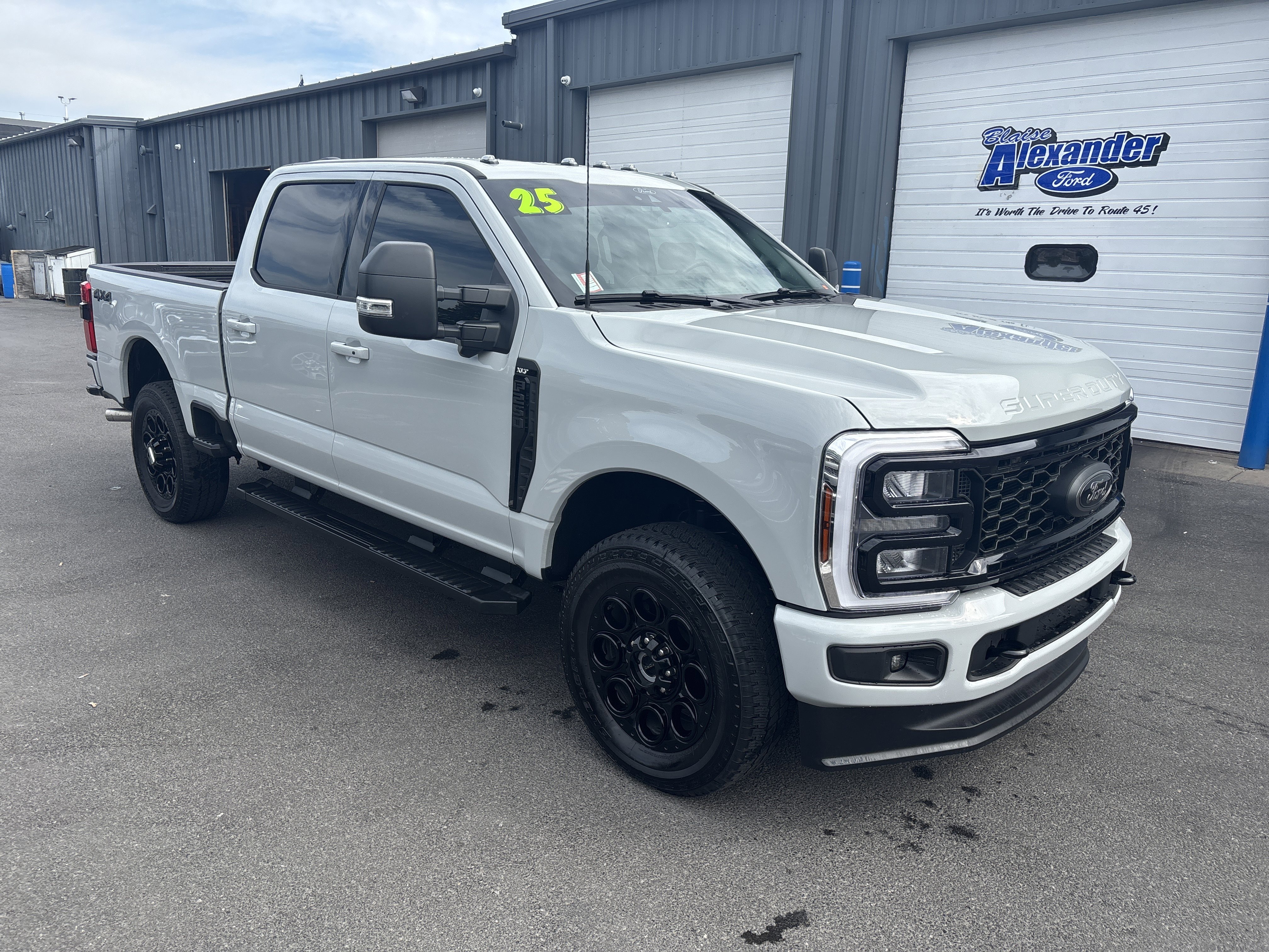 Used 2025 Ford F250 XLT w/ Black Appearance Package video 1