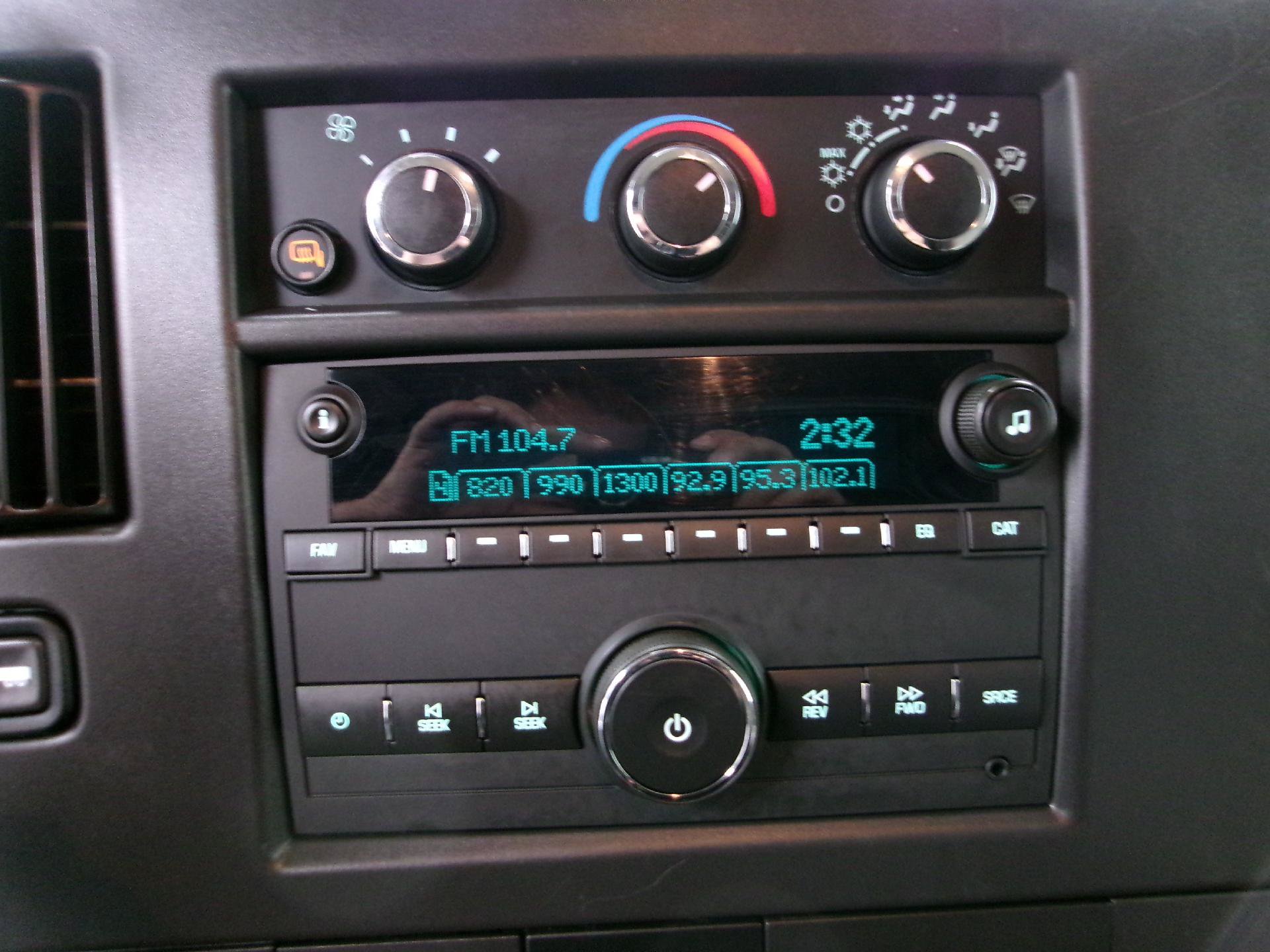 Used 2024 GMC Savana 2500 Extended w/ Driver Convenience Package RWD image 4