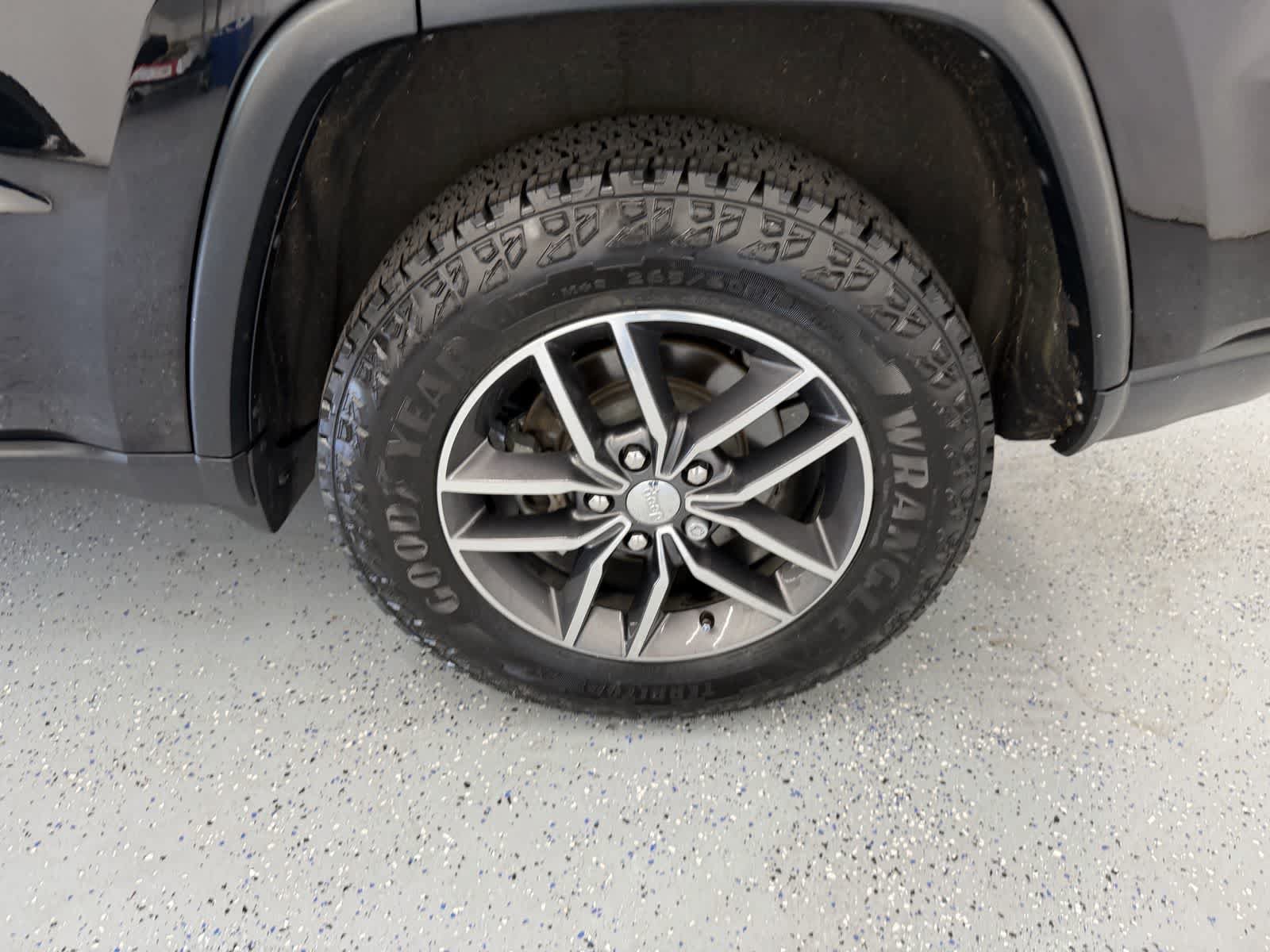 Used 2018 Jeep Grand Cherokee Limited AWD/4WD image 24