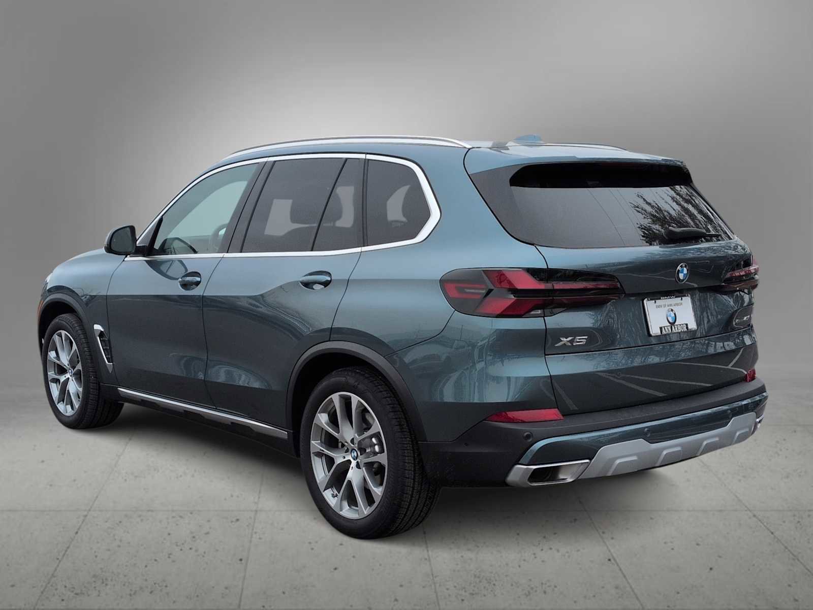 Certified 2025 BMW X5 xDrive40i w/ Executive Package image 6