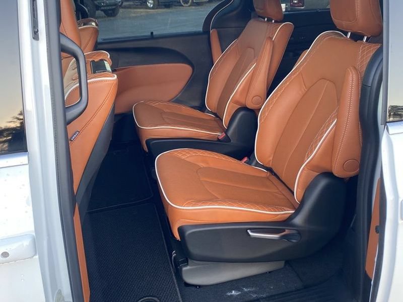 New 2026 Chrysler Pacifica Pinnacle AWD/4WD image 17