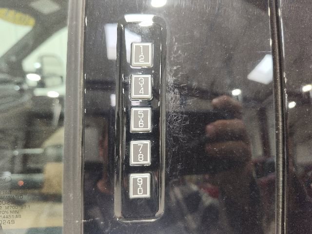 Used 2023 Ford F350 Lariat w/ Chrome Package AWD/4WD image 9