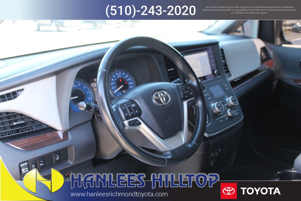 Used 2018 Toyota Sienna Limited w/ Carpet Mat Package image 12