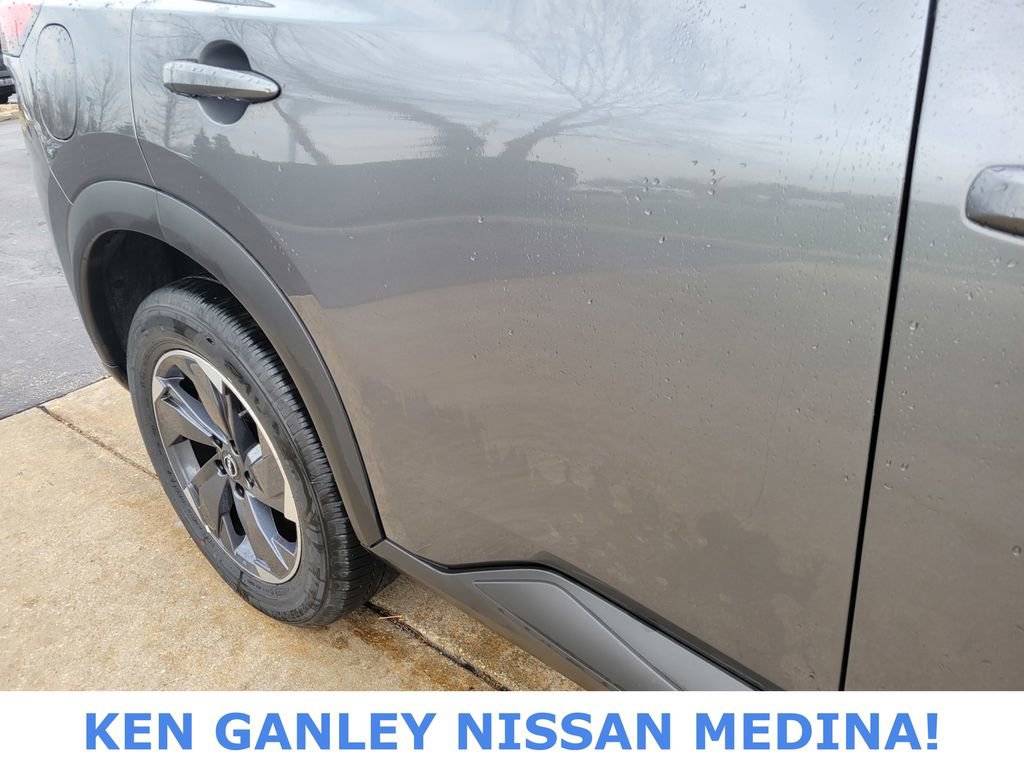 Certified 2025 Nissan Rogue SV FWD image 14