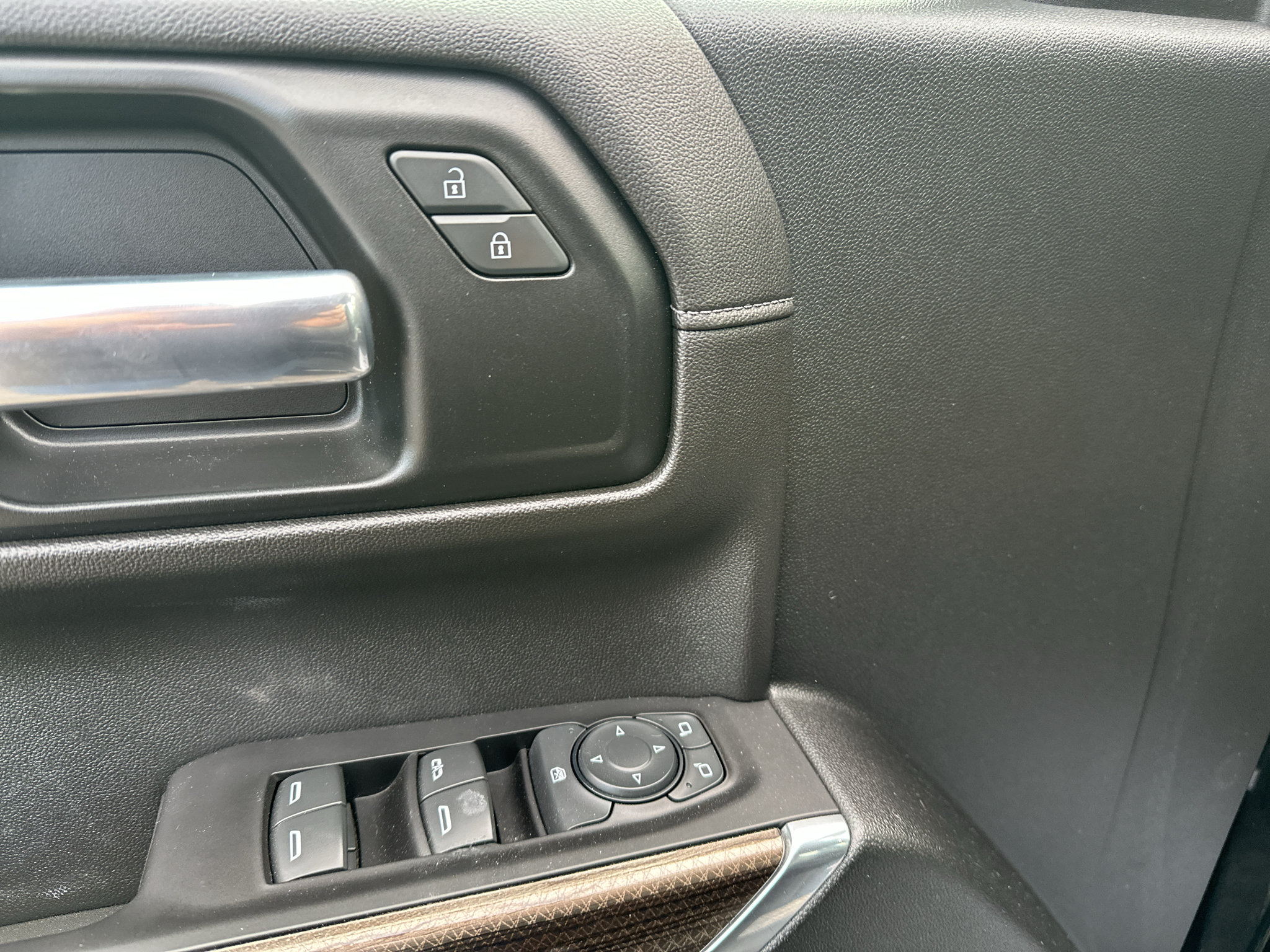 Used 2020 Chevrolet Silverado 1500 LT Trail Boss w/ Midnight Edition AWD/4WD image 22