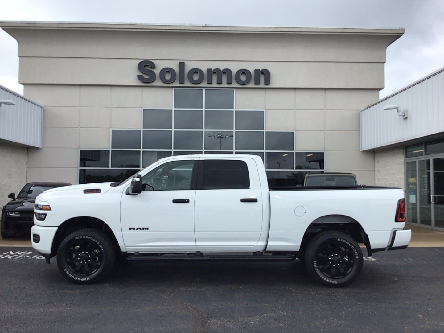 Certified 2025 RAM 2500 Big Horn AWD/4WD image 1