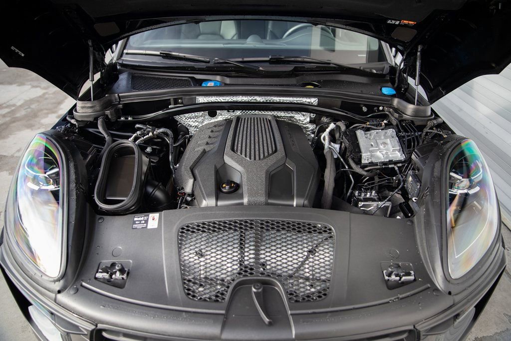Certified 2025 Porsche Macan image 20