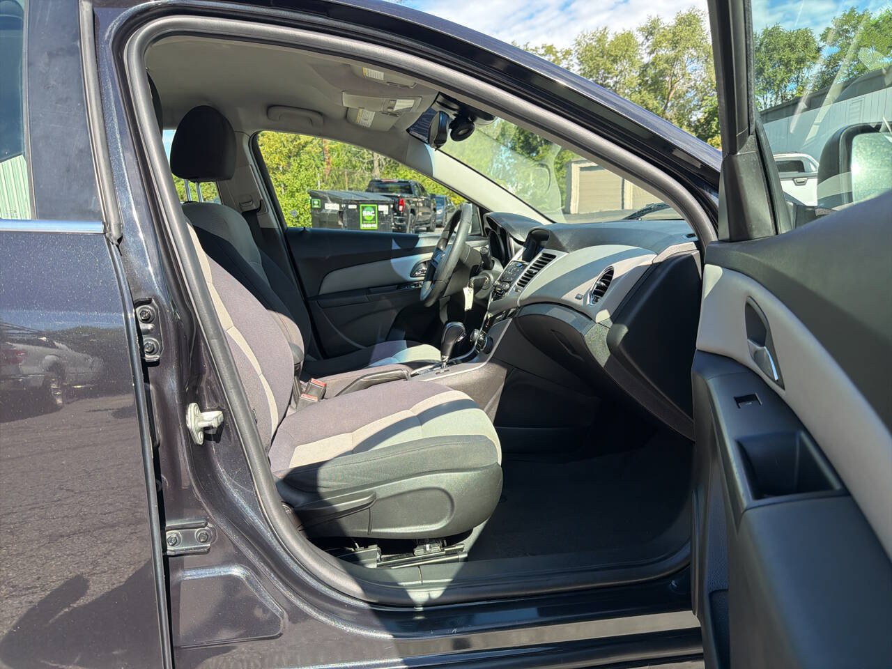Used 2012 Chevrolet Cruze LS w/ Connectivity Package FWD image 27