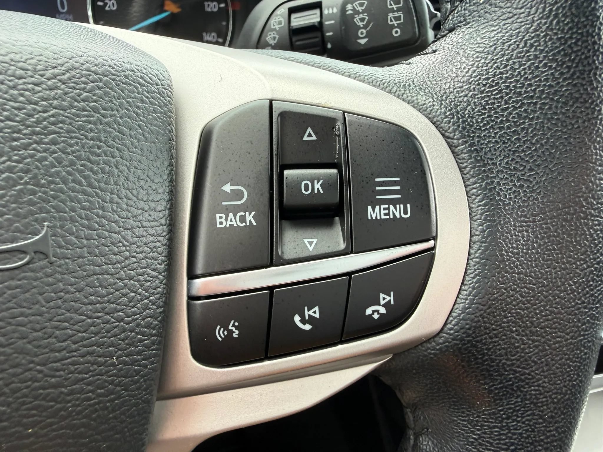 Used 2022 Ford Explorer XLT w/ Equipment Group 202A AWD/4WD image 28