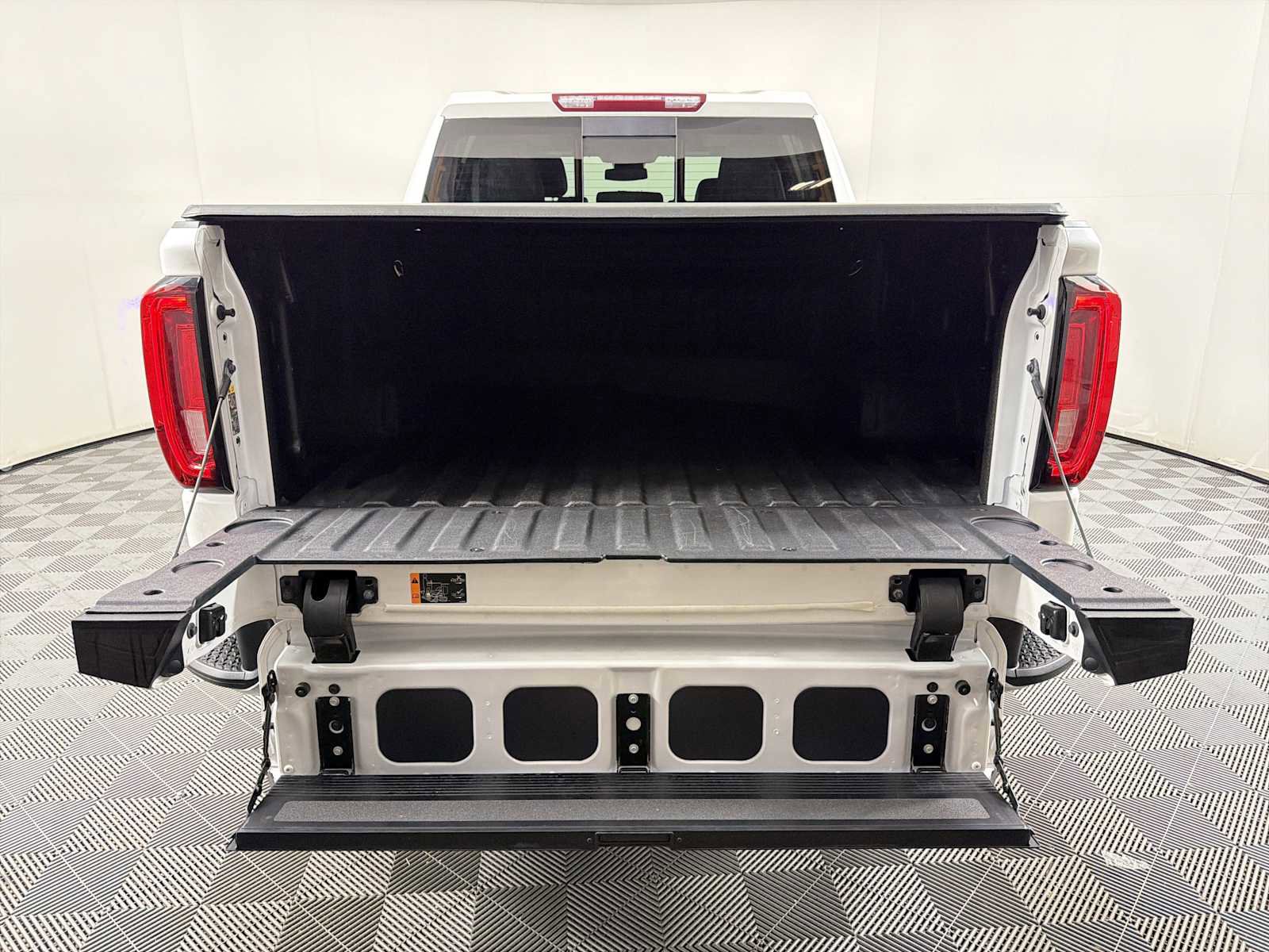 Certified 2024 GMC Sierra 1500 SLT w/ SLT Premium Package image 16