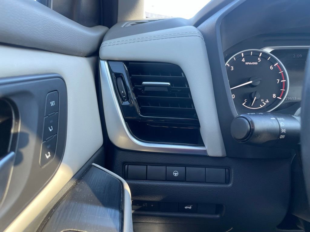 Used 2023 Nissan Rogue SL w/ SL Premium Package image 13