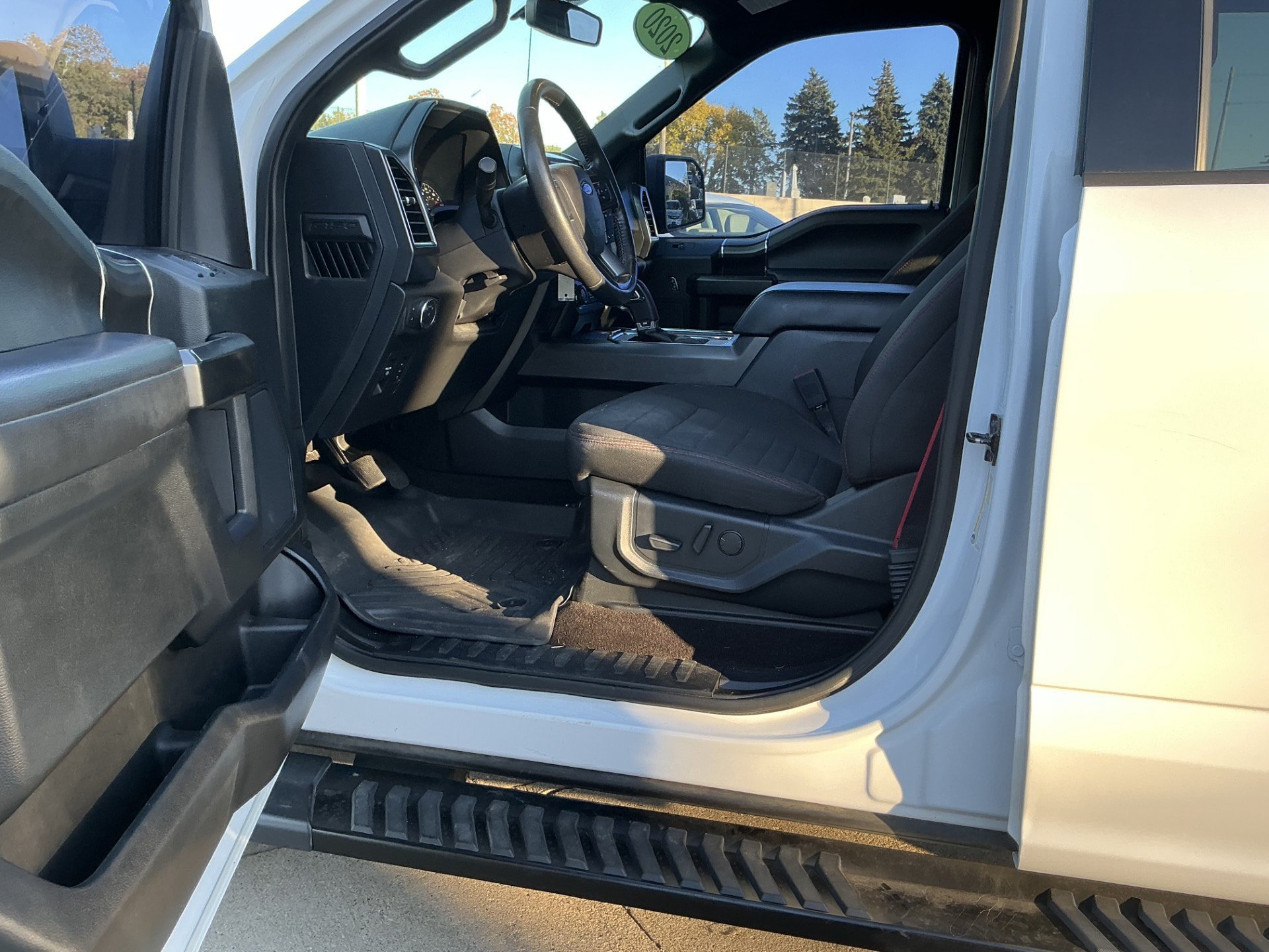 Used 2018 Ford F150 Lariat w/ Equipment Group 502A Luxury AWD/4WD image 8