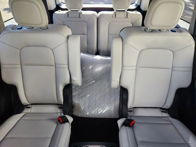 New 2026 Lincoln Aviator AWD w/ Jet Appearance Package image 14