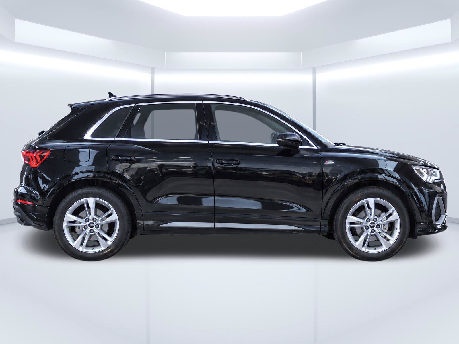 Used 2024 Audi Q3 2.0T Premium w/ Convenience Package AWD/4WD image 8