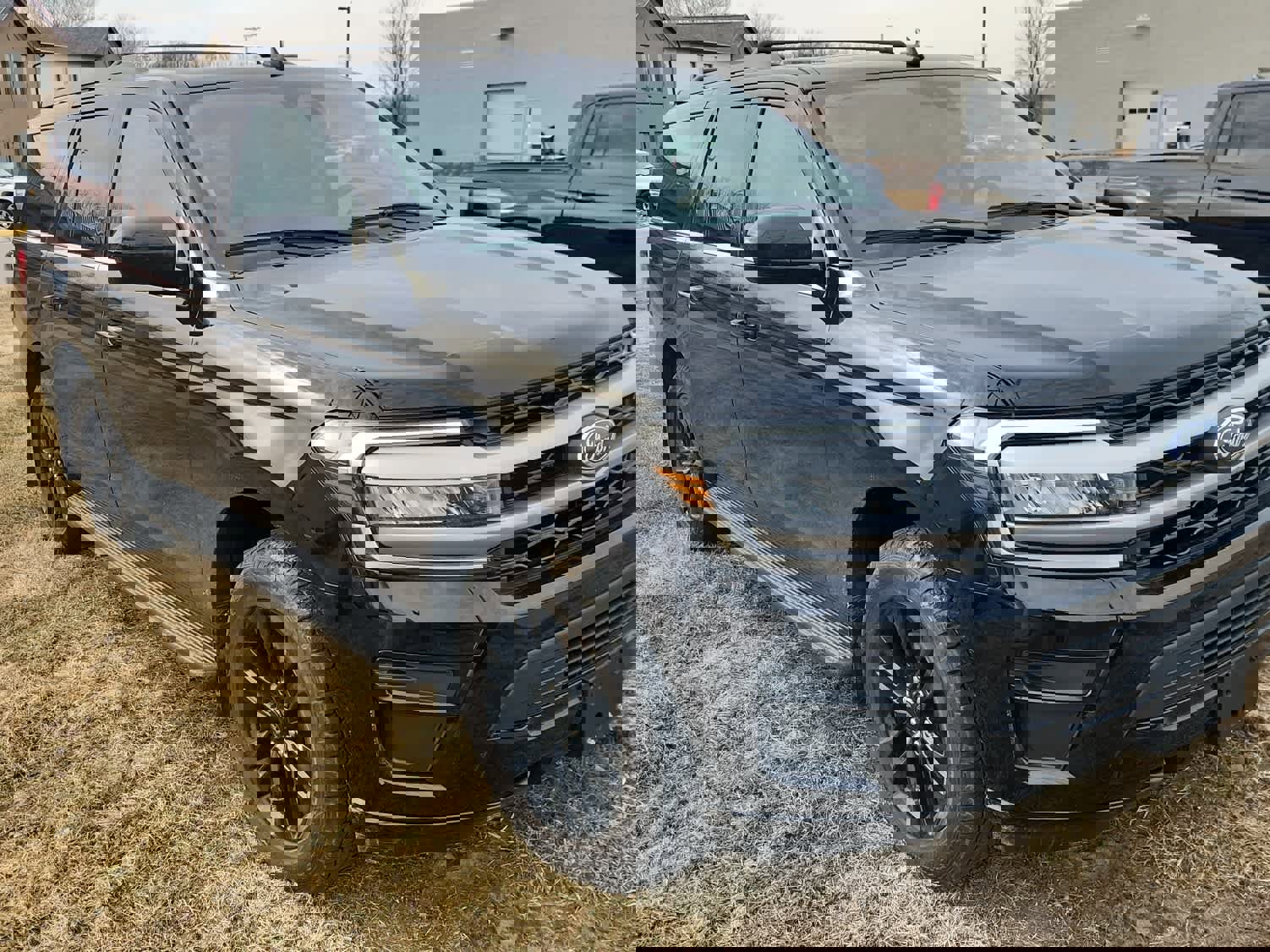 Used 2024 Ford Expedition Max XLT image 3