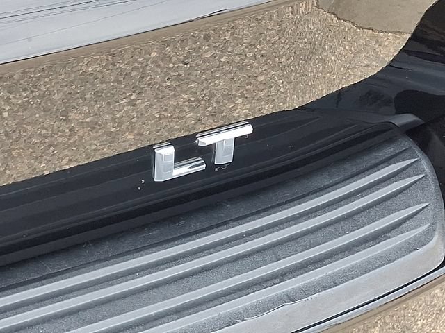 Used 2023 Chevrolet Suburban LT RWD image 26