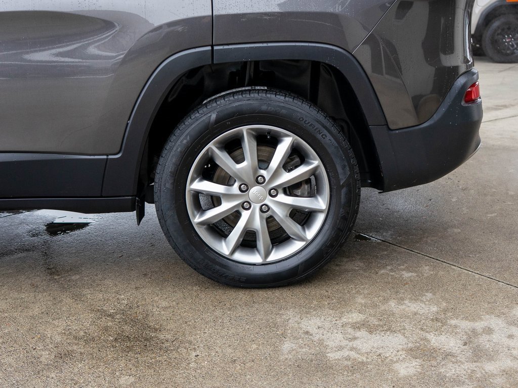 Used 2018 Jeep Cherokee Limited image 31