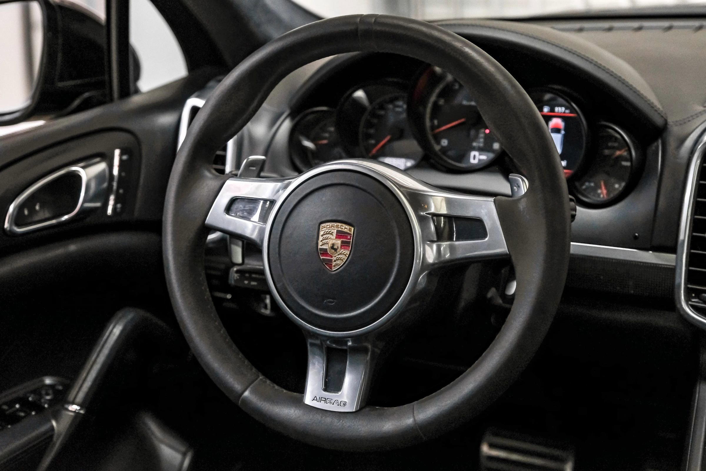 Used 2014 Porsche Cayenne Turbo S AWD/4WD image 23