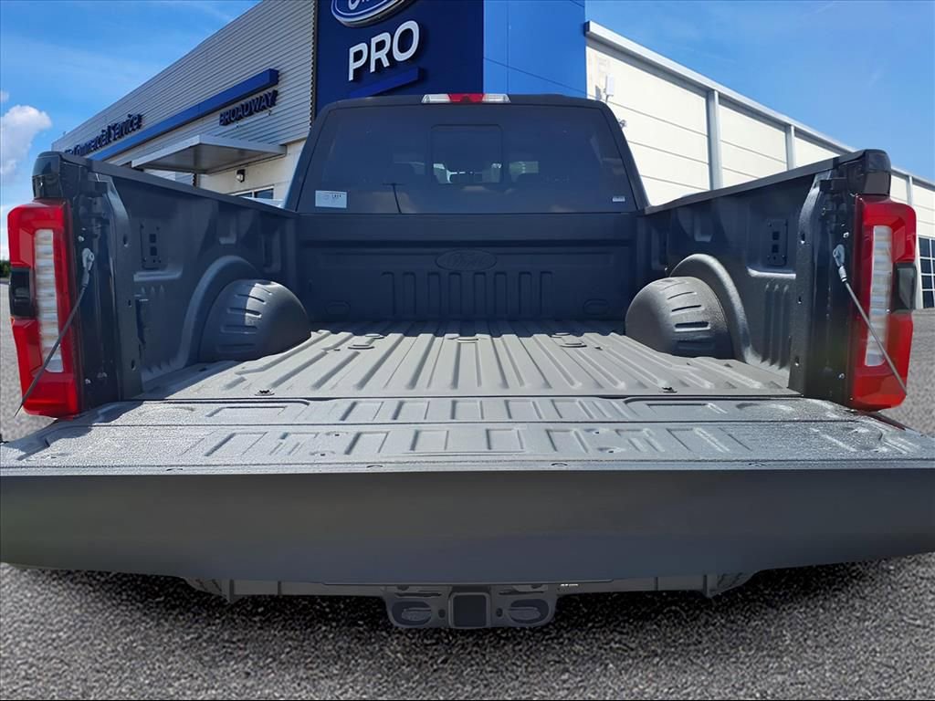 New 2026 Ford F250 Lariat w/ Black Appearance Package image 28
