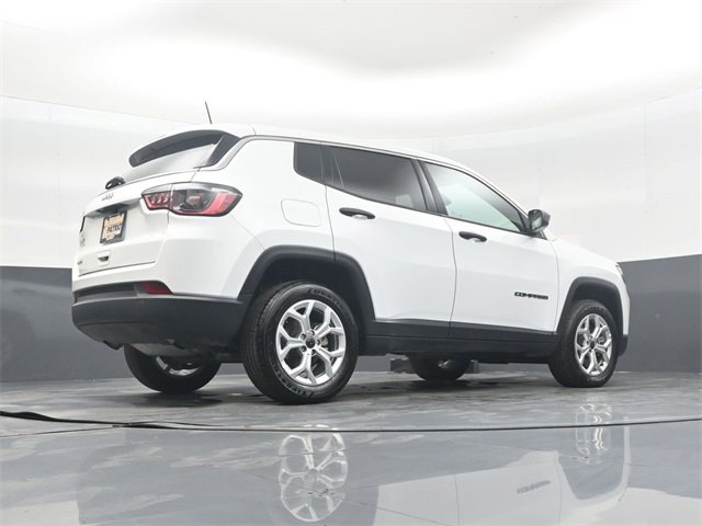 Used 2025 Jeep Compass Sport image 39