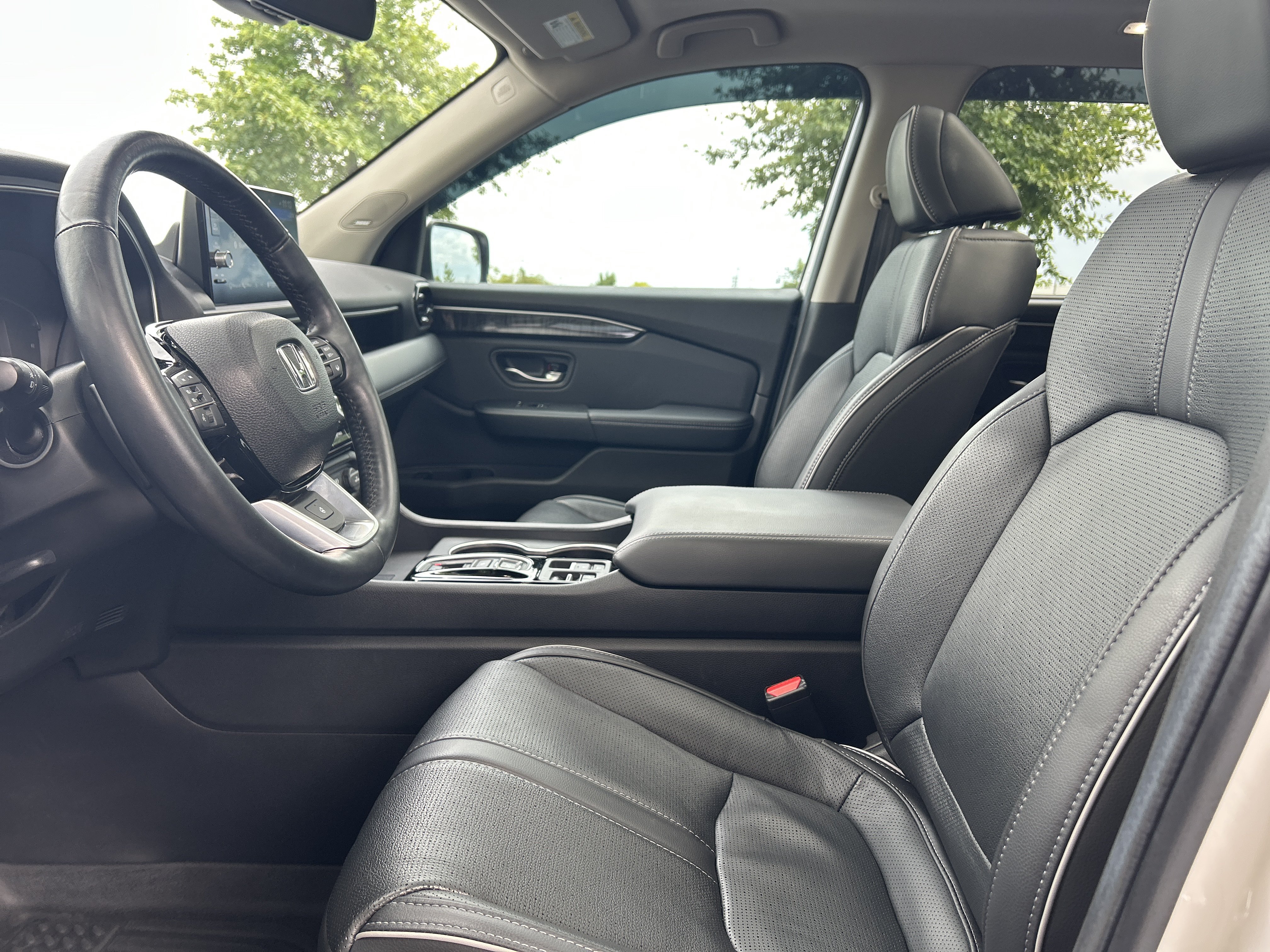 Used 2025 Honda Pilot Elite image 24