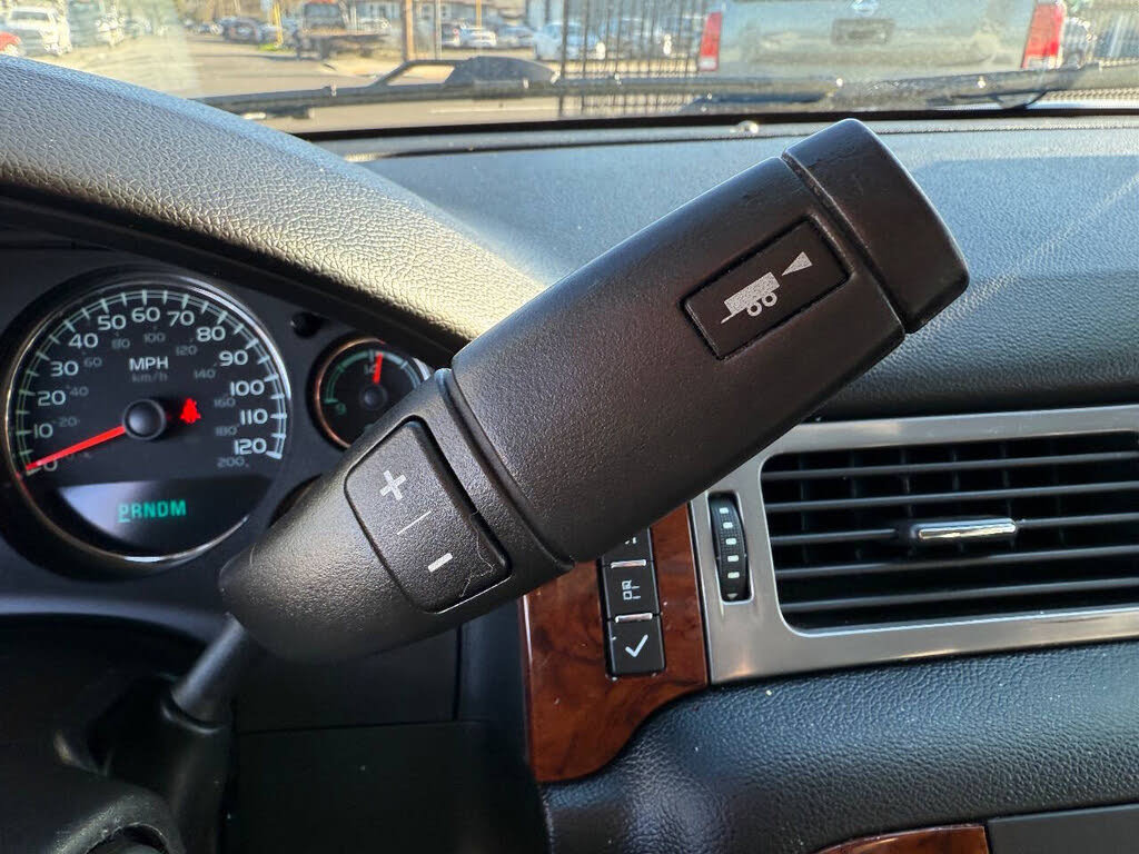 Used 2014 Chevrolet Suburban LT image 32