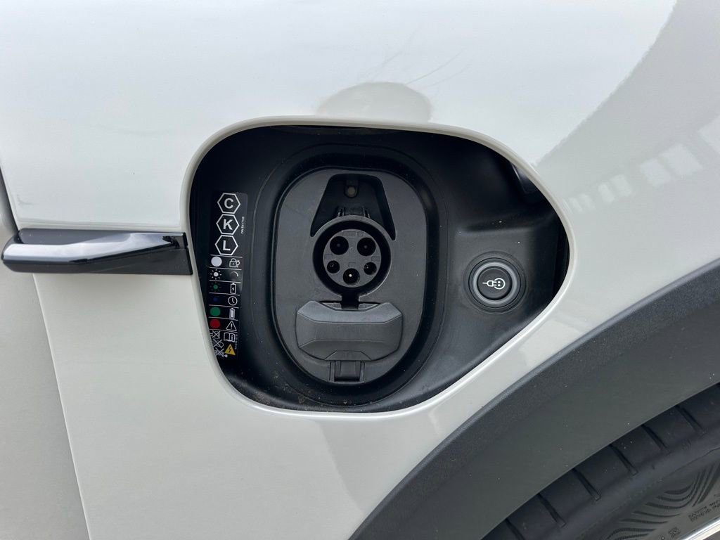 Certified 2025 Porsche Taycan 4 Cross Turismo image 41