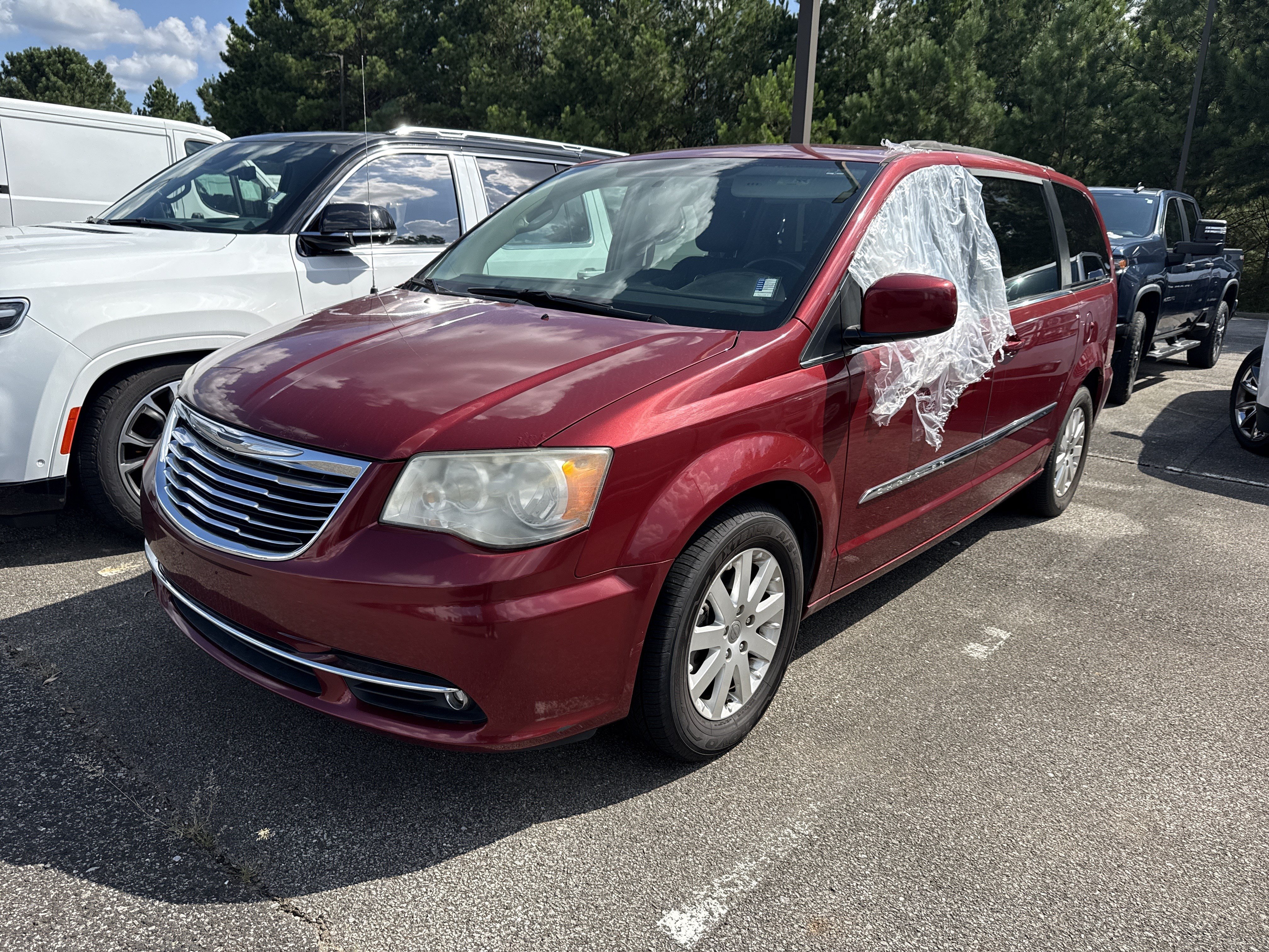 Used 2014 Chrysler Town & Country Touring FWD image 5