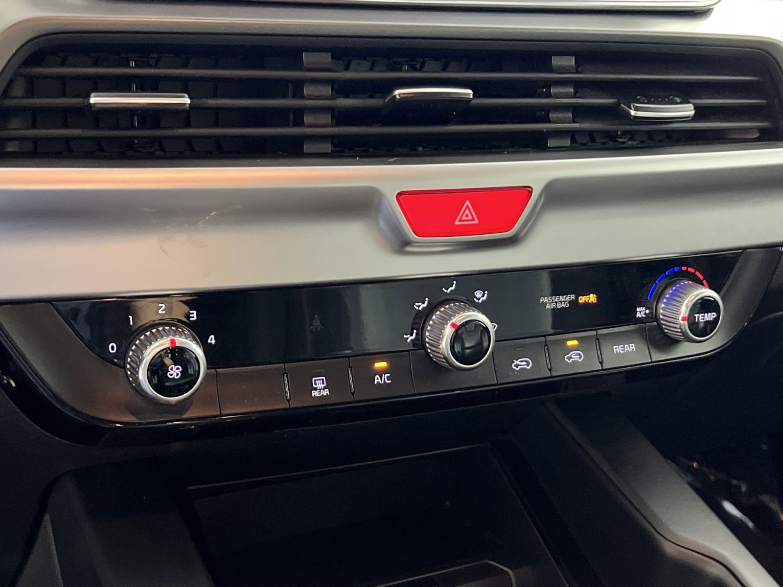 Used 2020 Kia Telluride LX image 18